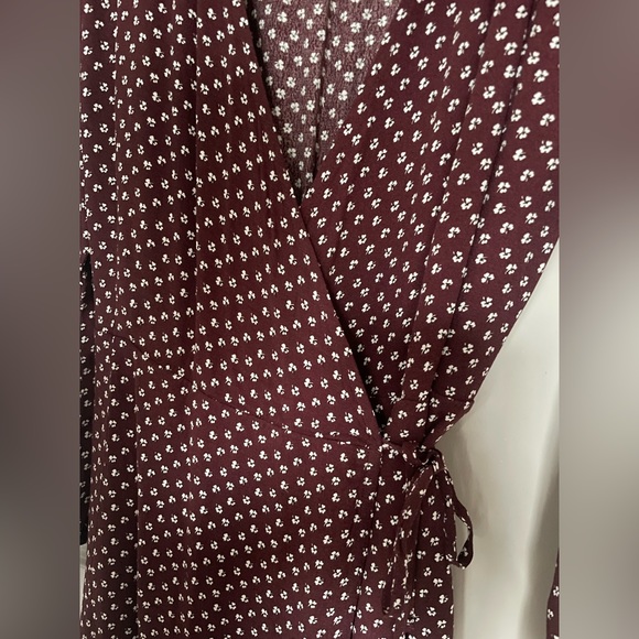 NWT Abercrombie and Fitch Burgundy Floral Wrap Dress - Picture 4 of 6